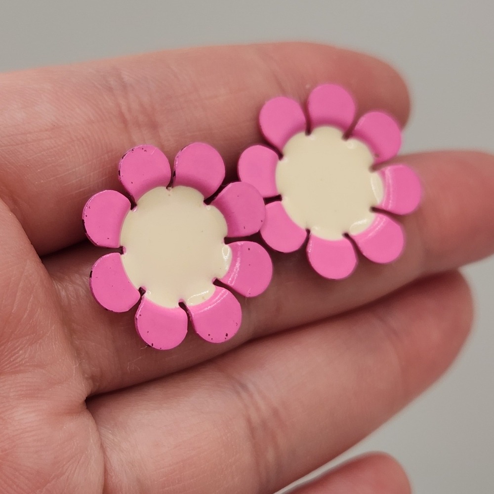 Vintage Retro Pink Daisy Flower Stud Earrings Enamel Mod Pop Art 60s Style